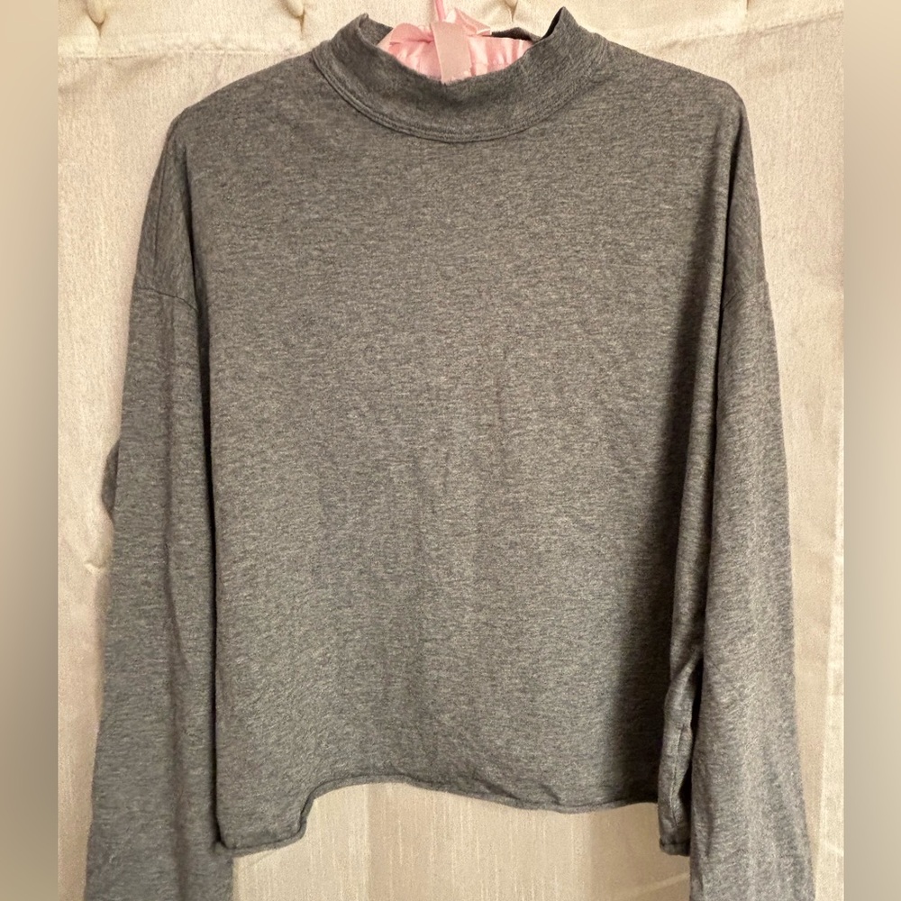 Cropped mock neck tee